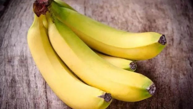 经常吃香蕉有什么好处？怎么吃香蕉健康；哪些人又不太适合吃？