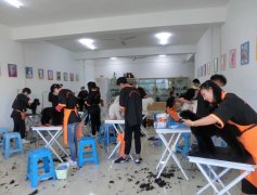 学一个宠物美容培训要多少钱