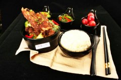 辣骨鲜辣骨饭直营总店在哪里 店里的食客多不多
