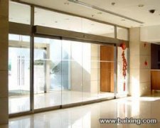 天津无框玻璃门厂家-天津北辰区安装办公玻璃隔断安全可靠