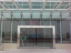 天津电动玻璃门厂家-天津东丽区办公玻璃隔断工艺精细