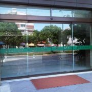 上海玻璃门折装 玻璃门维修 自动门钢化玻璃定做