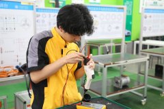 成都学电动汽车维修技术培训学校