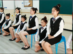 学个技术来乌鲁木齐市万通技工学校 。