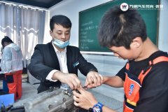 4月学短期汽车电器电控技术到乌鲁木齐市万通技工学校