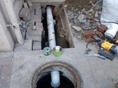 太原高新区附近水管漏水维修 换铸铁管 改独立下水道