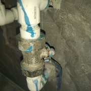 太原康宁街维修厕所下水管道漏水,更换铸铁管管道,换卫生间立管