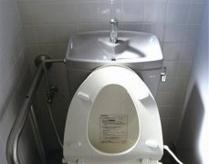 太原市许坦东街维修马桶底部漏水,修卫生间反味,换地漏
