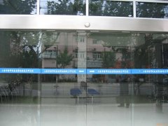 上海玻璃门地弹簧维修 安装玻璃门门夹