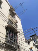 上海泉口路维修钢丝斜拉龙门架晾衣架手摇升降晾衣架安装伸缩晾衣